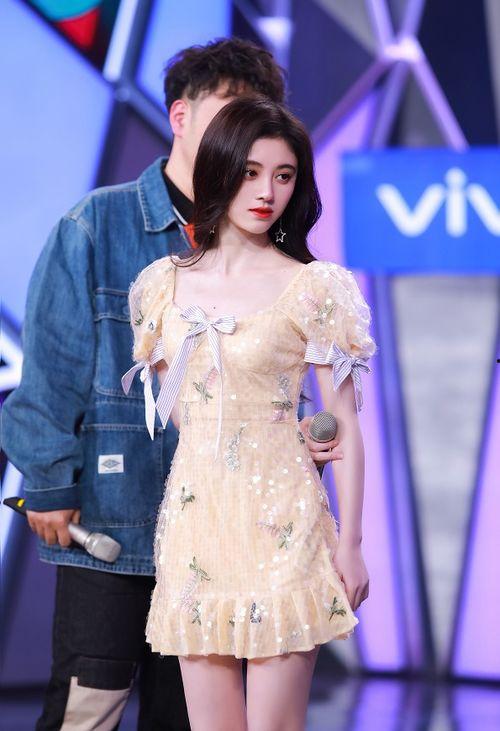 楚楚俏俏个人资料身高,身高出众，魅力四溢的时尚达人