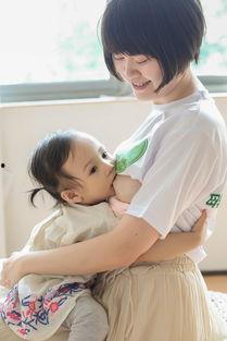 喂人奶照片,温情脉脉的亲子互动瞬间